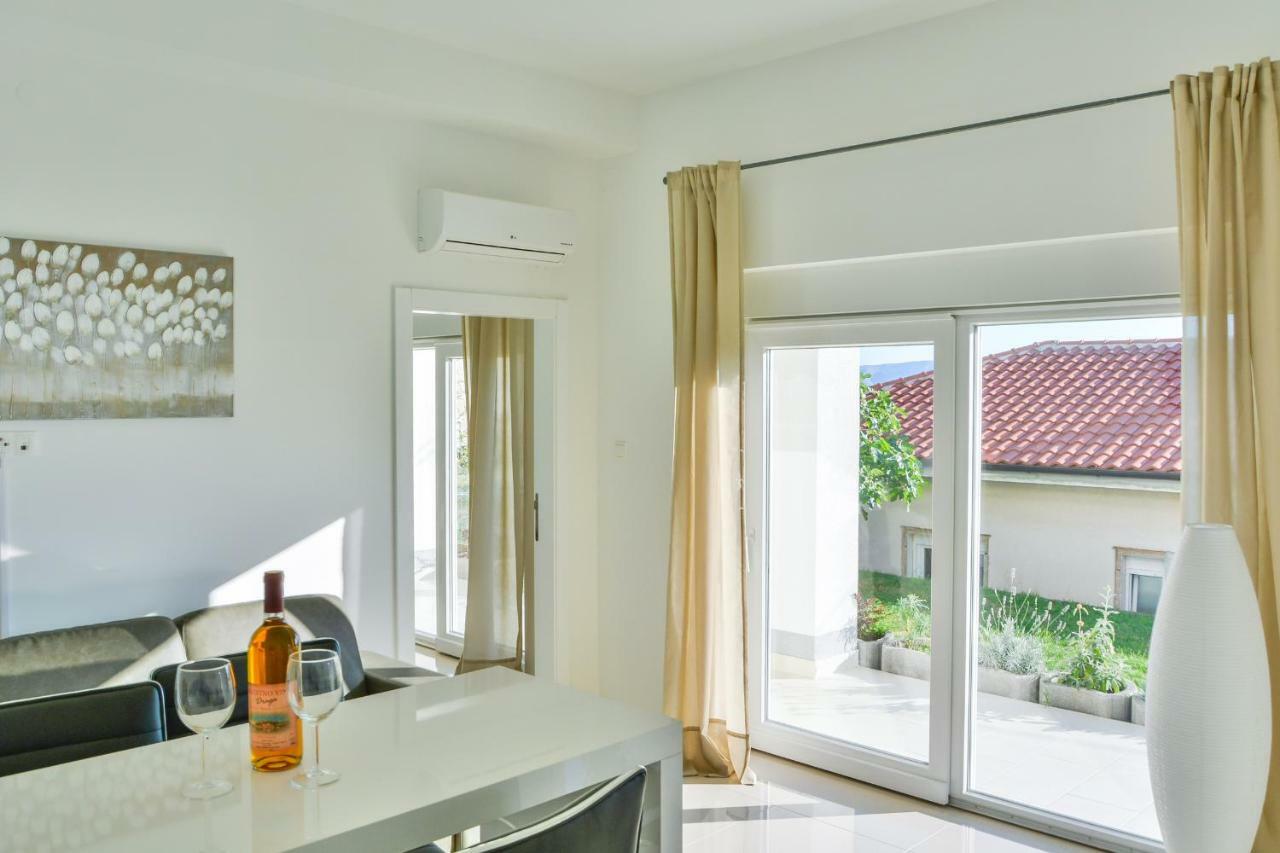 Apartments & Rooms Kata - Adults Only セニ エクステリア 写真